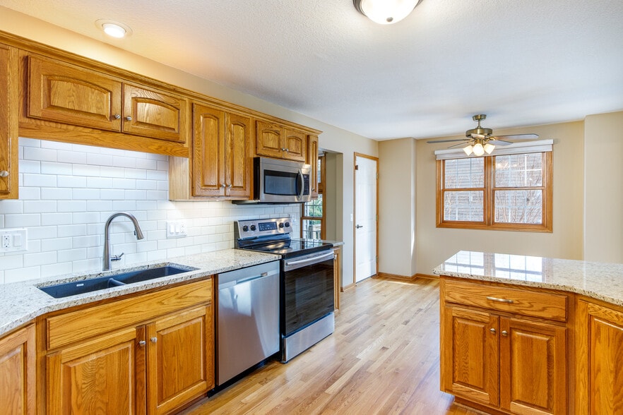 Kitchen - 2200 Pinehurst Dr