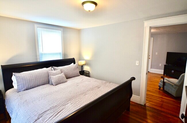 Building Photo - 47 Massasoit Ave