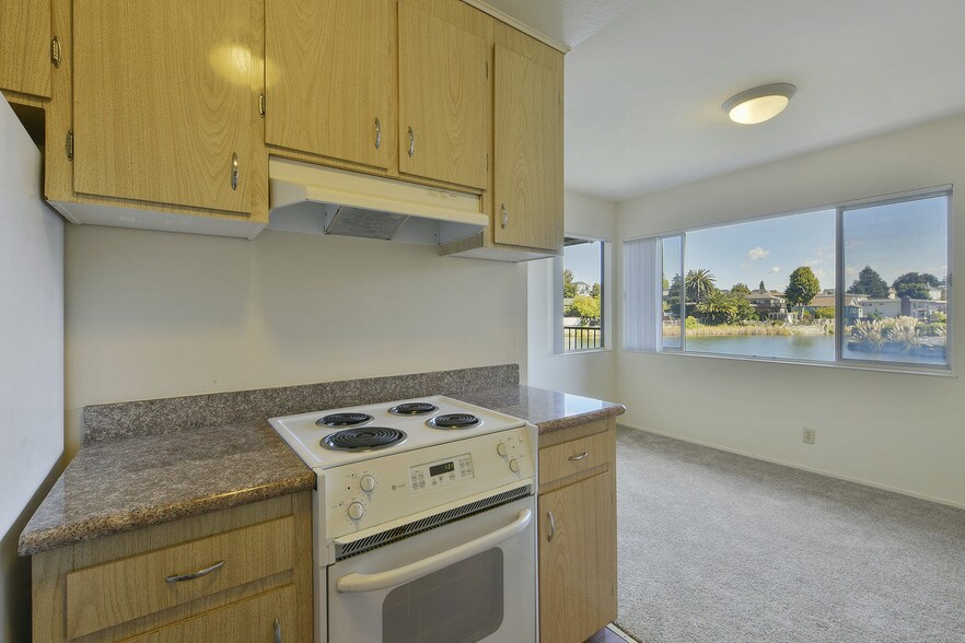 Building Photo - Driftwood Lagoon Apartments