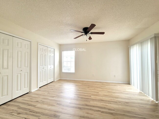 Building Photo - Spacious 3-Bedroom Townhome within the Lak...