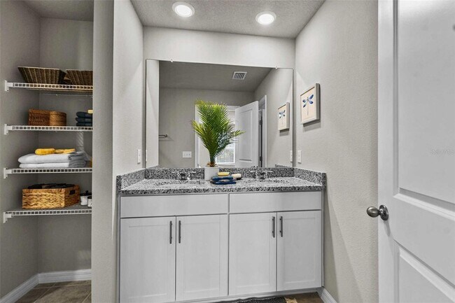 Building Photo - 8683 Holly Grv Ct