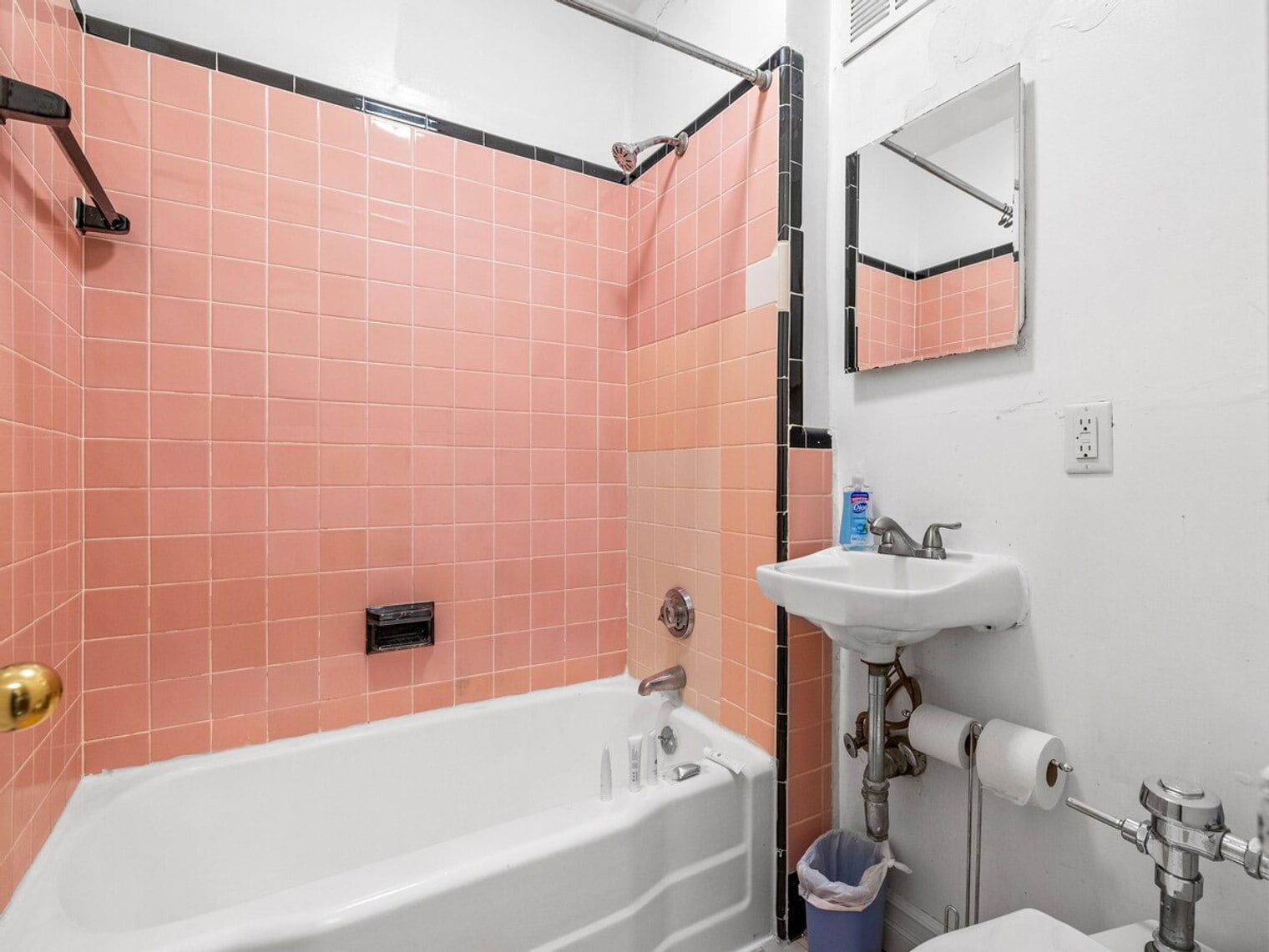 Building Photo - 50 Stuart St