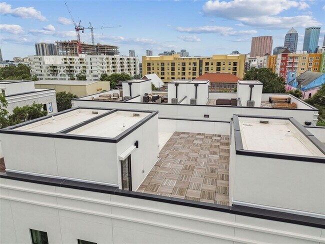 Building Photo - 1218 E Kay St