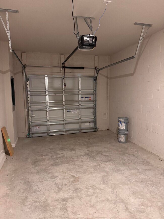 Building Photo - 496 Salisbury Cir