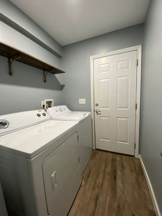 Building Photo - 3 bedroom, 2 bathroom Home in Hampstead