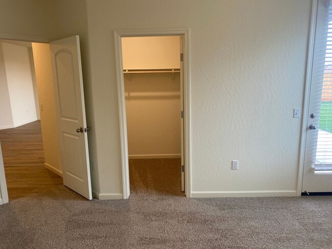 Building Photo - Newer 3 Bedroom 2 Bathroom Home in Tulare!