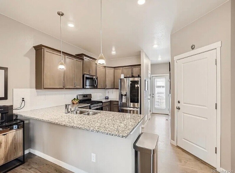 Building Photo - 723 Quatar St