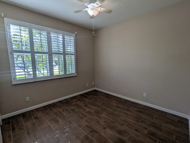 Building Photo - 601 Waverly Cir