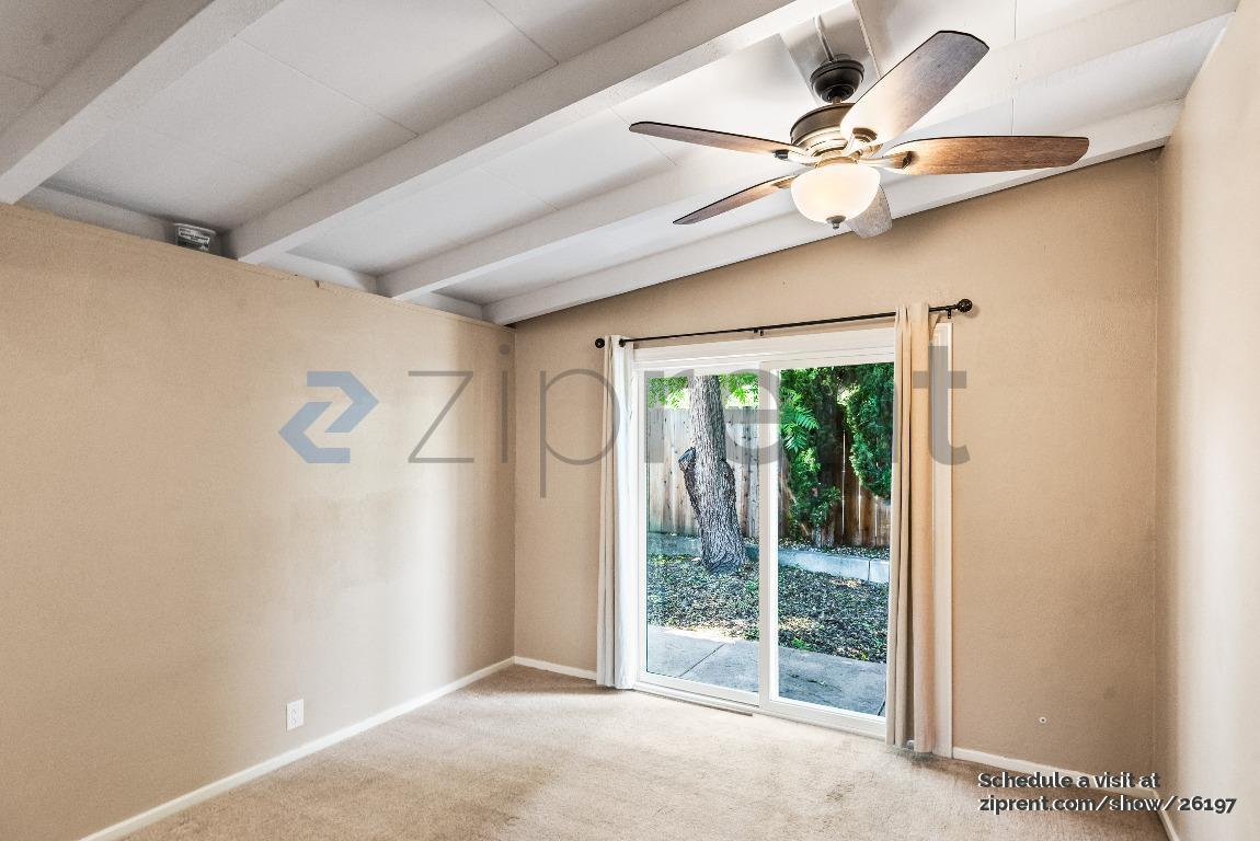 Building Photo - 499 Pebble Dr
