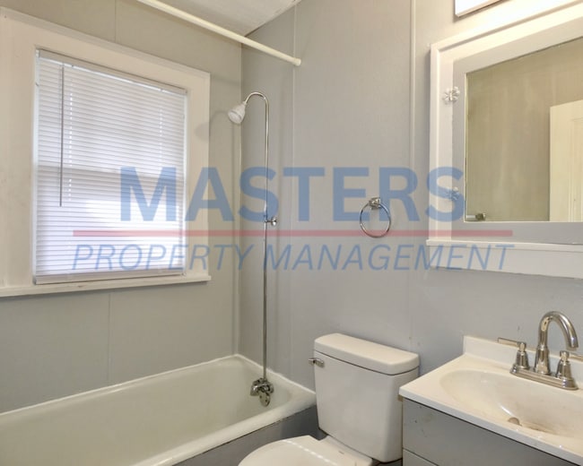 Building Photo - 1133 Parkside Blvd