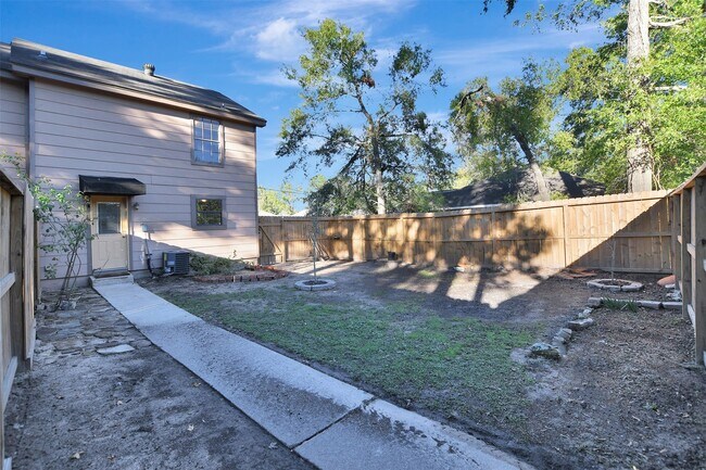 Building Photo - 1706 Longview St