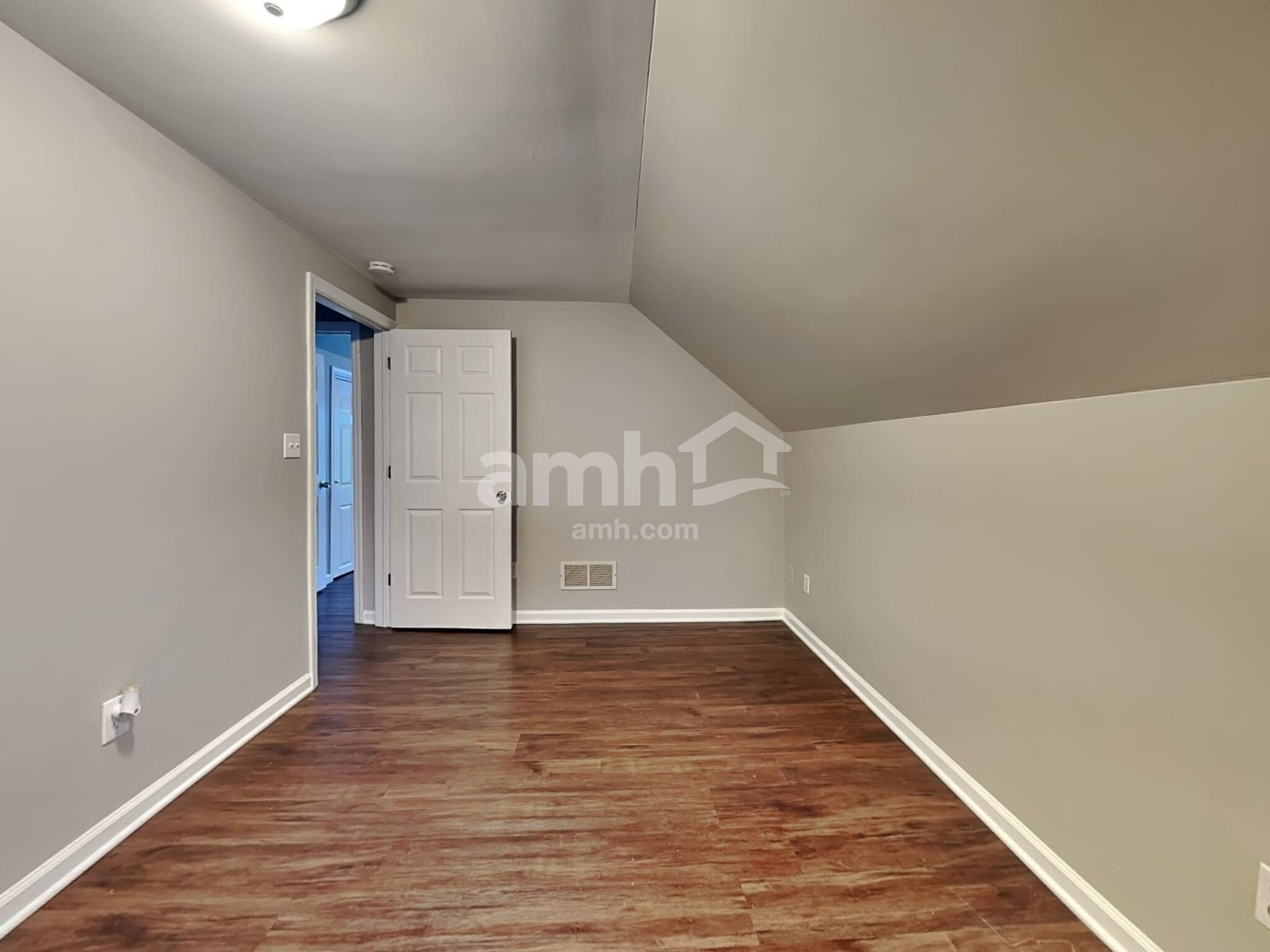 Building Photo - 132 Bush Dr