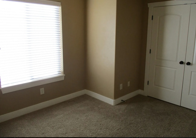 Building Photo - 193 N 350 W St