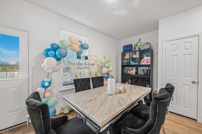 Building Photo - 10714 Cashew Run Ln