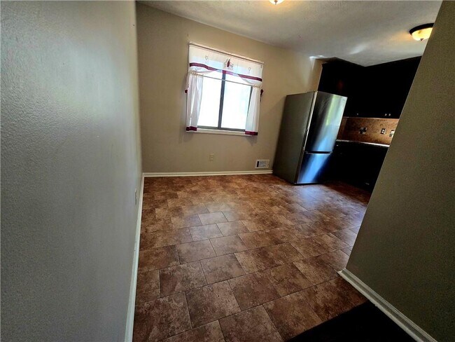 Building Photo - 2982 Hillwood Dr NW