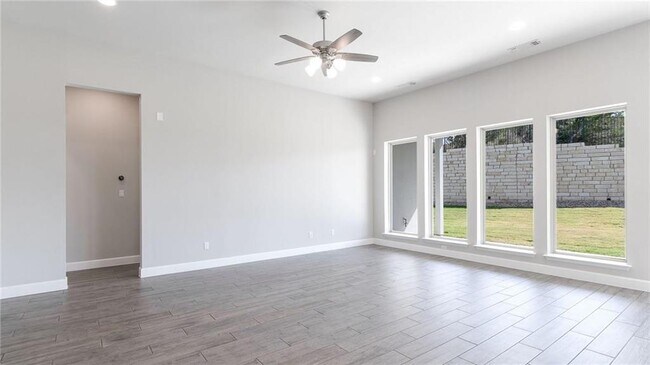 Building Photo - 6313 Empresa Dr