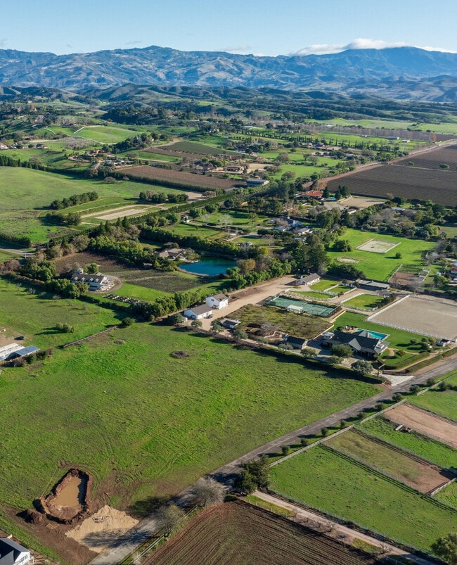 Building Photo - 3730 Roblar Ave