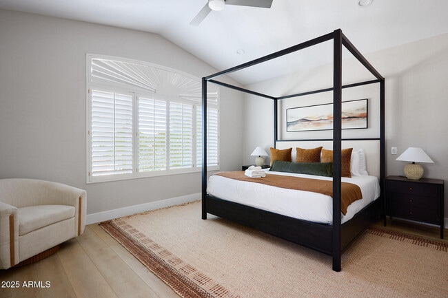 Building Photo - 3202 E Orange Dr