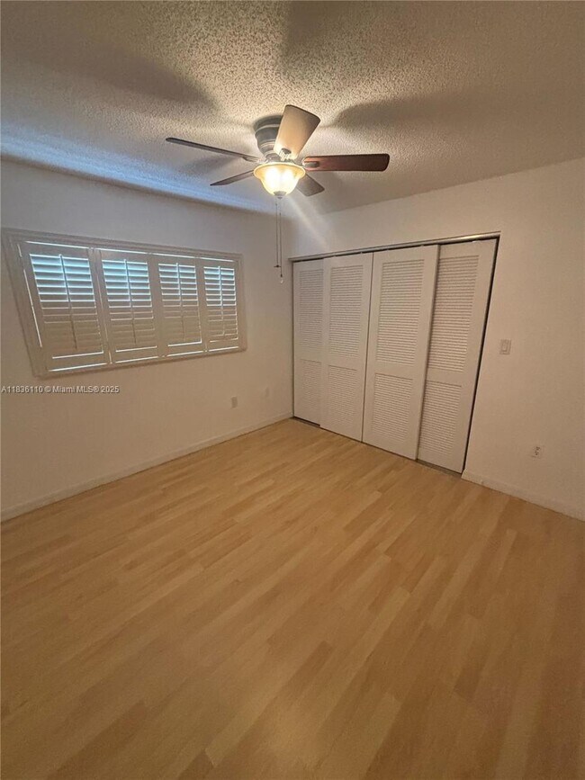 Building Photo - 1150 Collins Ct