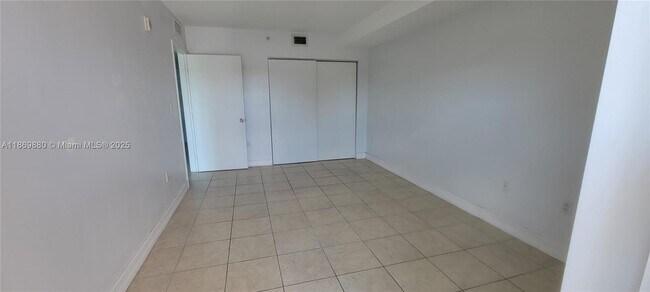 Building Photo - 2740 SW 28th Terrace