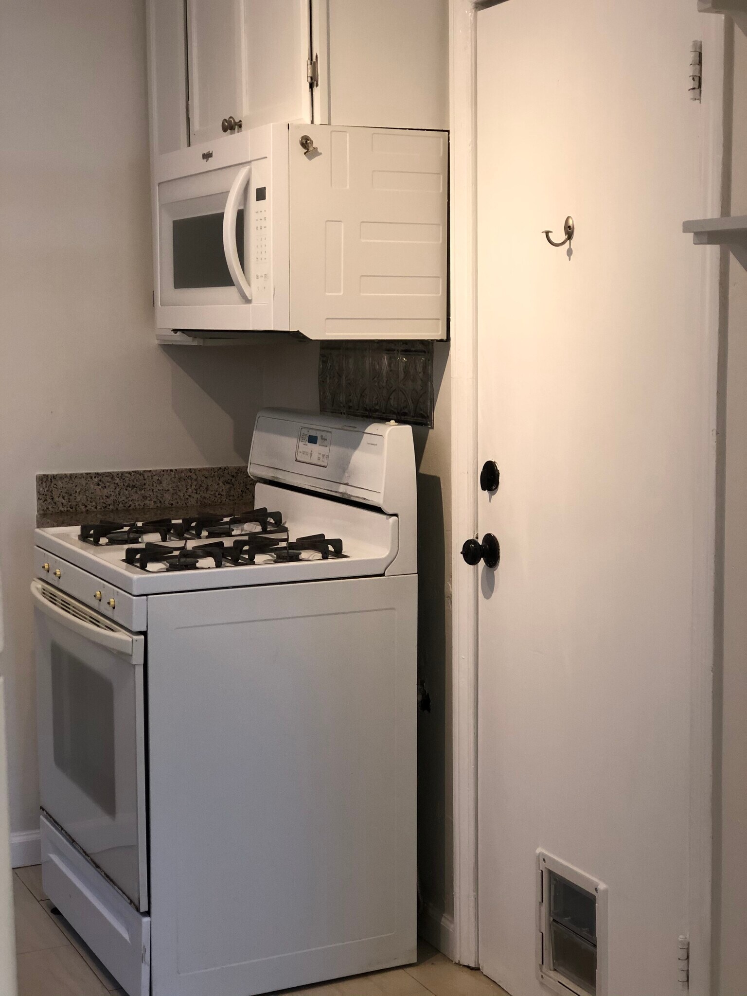 Building Photo - 1031 Hudson St