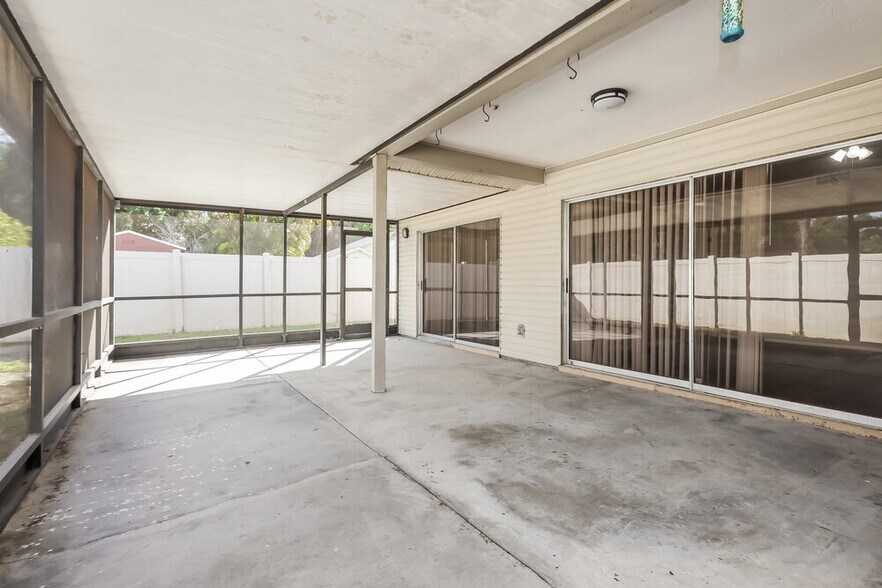 Building Photo - 5701 Longleaf Dr