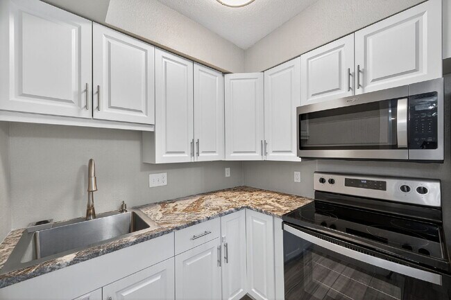 Building Photo - Spacious Gulfport Gem with Large Private Backyard and Plenty of Driveway Space