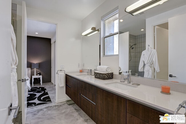 Building Photo - 949 Bernardi Ln