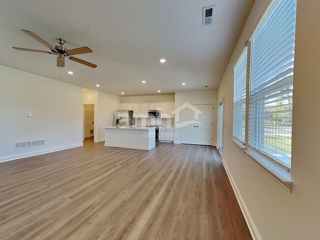 Building Photo - 1373 Pk Pl S
