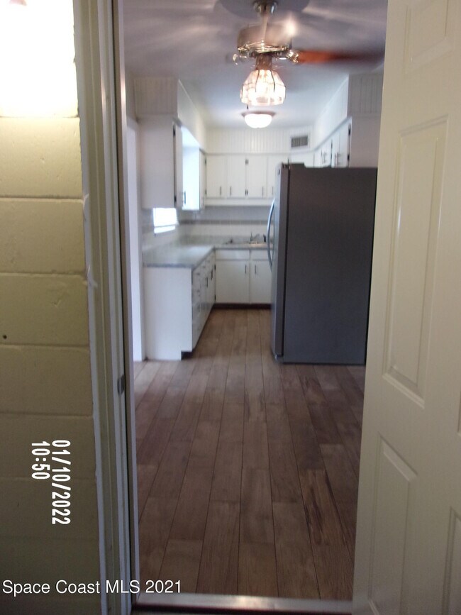 Building Photo - 1105 Myrtle Ln