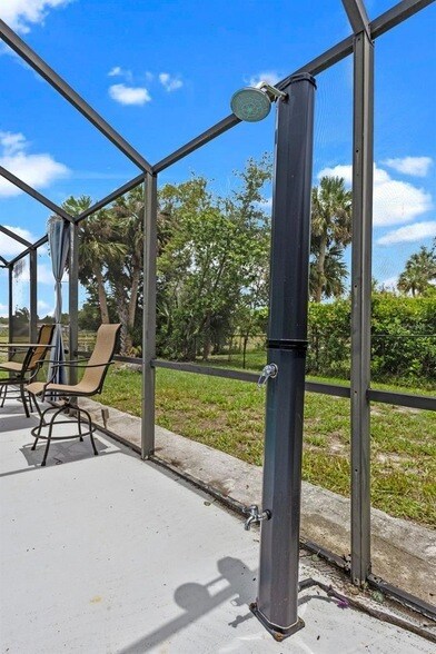 Building Photo - 2622 Hibiscus Ct