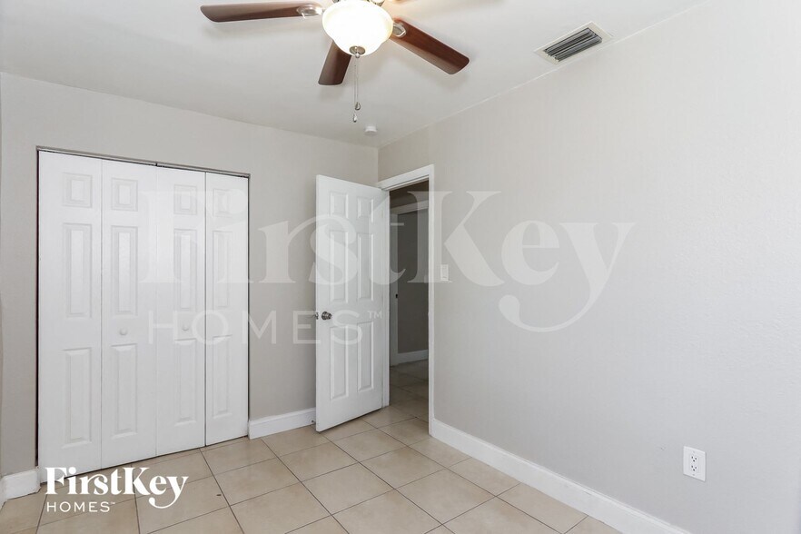 Building Photo - 2350 SW 68th Terrace
