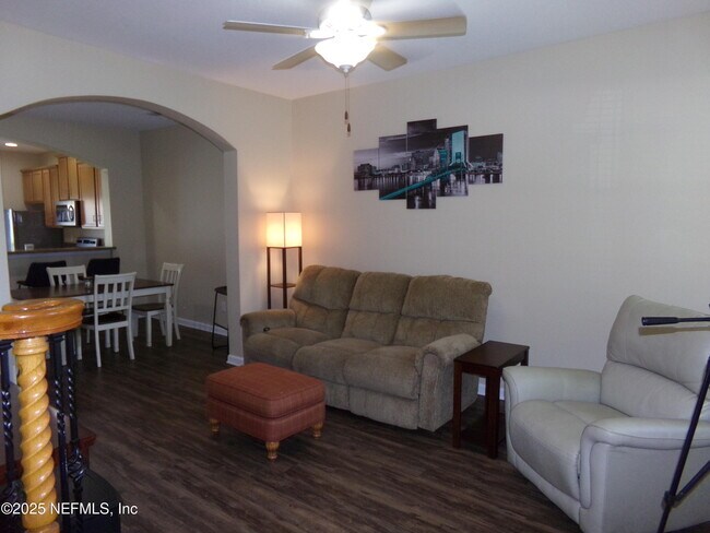 Building Photo - 13052 Sunset Lake Dr