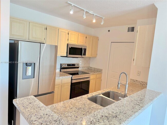 Building Photo - 2665 SW 37th Ave