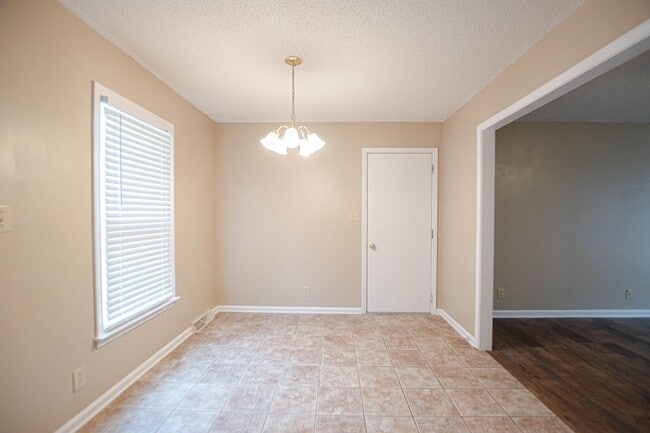 Building Photo - Pet Friendly in Sango!