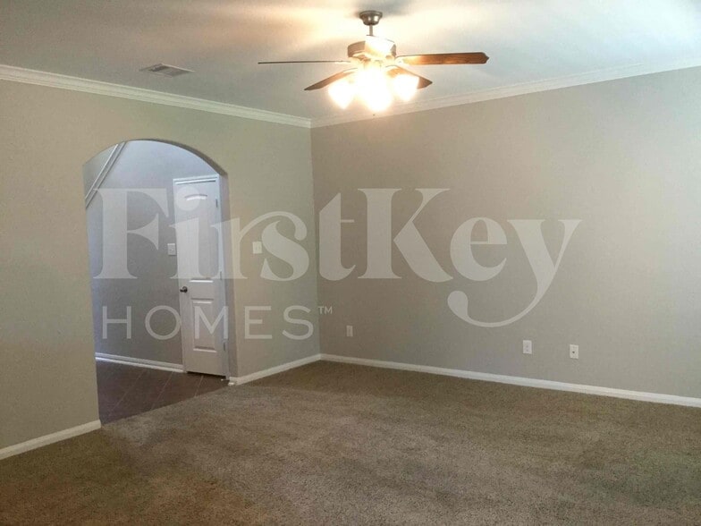 Building Photo - 139 Piney Pathway