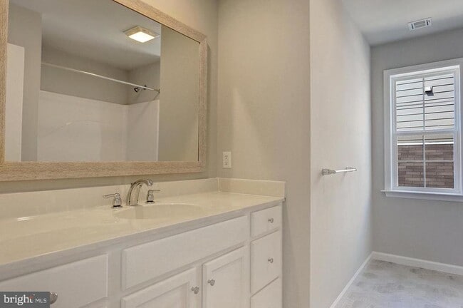 Building Photo - 90 Hoke Farm Way