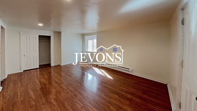 Building Photo - $300 Rent Credit - Inviting 2-bedroom 4-pl...