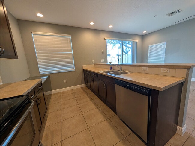 Building Photo - 2851 Prospect Rd