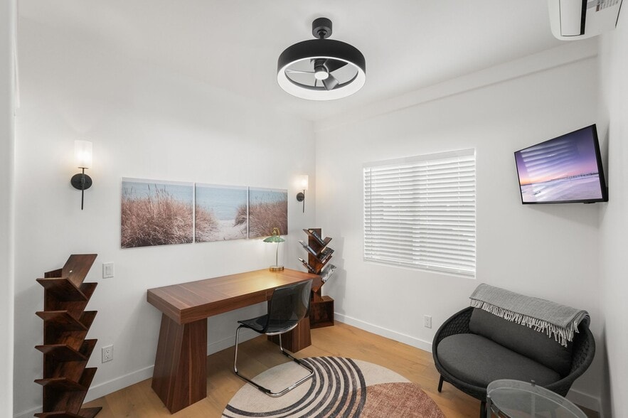 Building Photo - 2258 Helios Dr