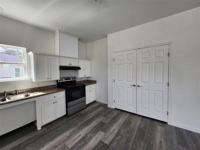 Building Photo - 6103 Lacey Oak Dr