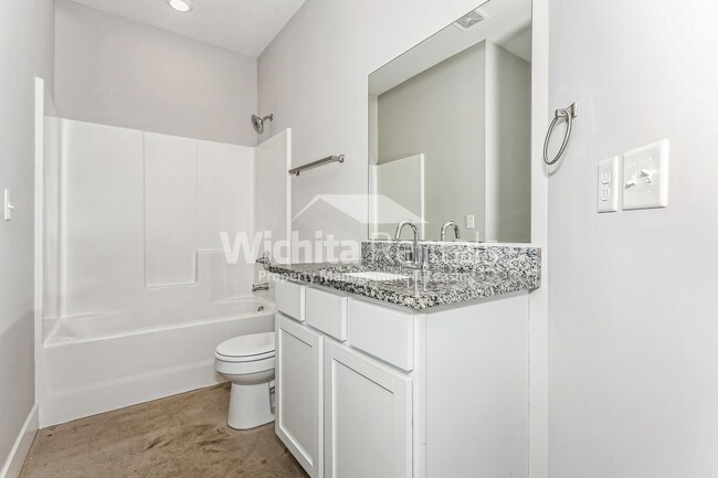 Building Photo - Newer 3 bedroom 2 bath duplex - ***$500 off the first month's rent***