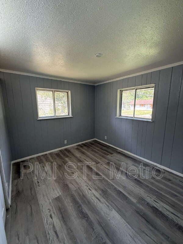 Building Photo - 10870 Spring Garden Dr
