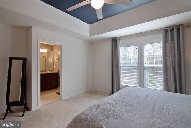Building Photo - 136 Solara Dr