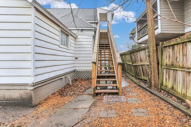 Building Photo - Beautifully Remodeled 1 Bedroom Located in a Historic Area near Campus, Downtown, Parks, and Dining