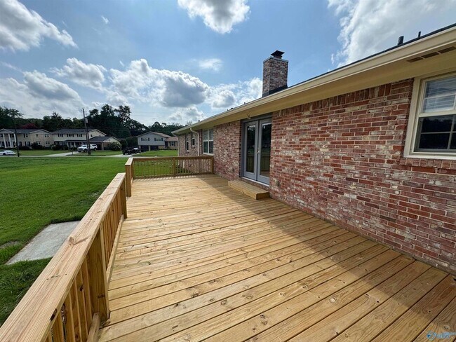 Building Photo - 816 Mira Vista Dr SE