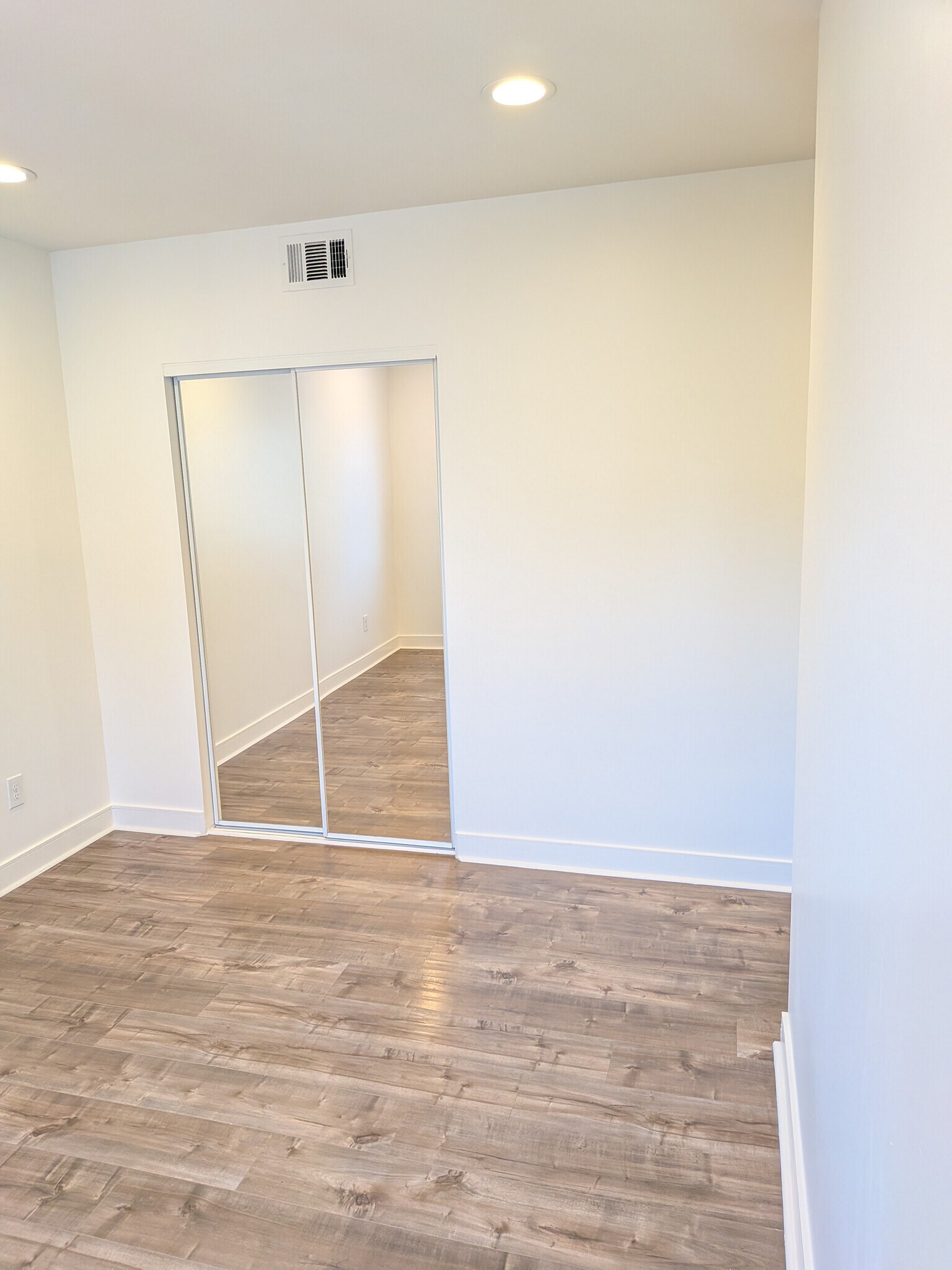 Building Photo - 2614 Chariton St