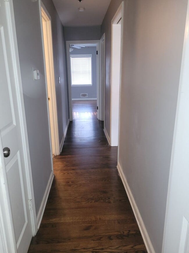 Building Photo - Beautiful 3 Bedroom Duplex