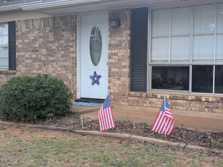 Building Photo - 1511 Milam Dr