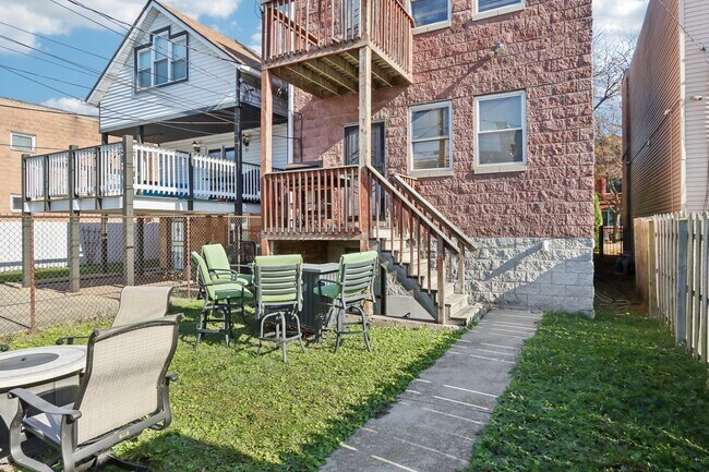 Building Photo - 3432 S Prairie Ave